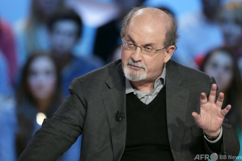 イラン保守系メディア、「背教者」ラシュディ氏襲撃を称賛