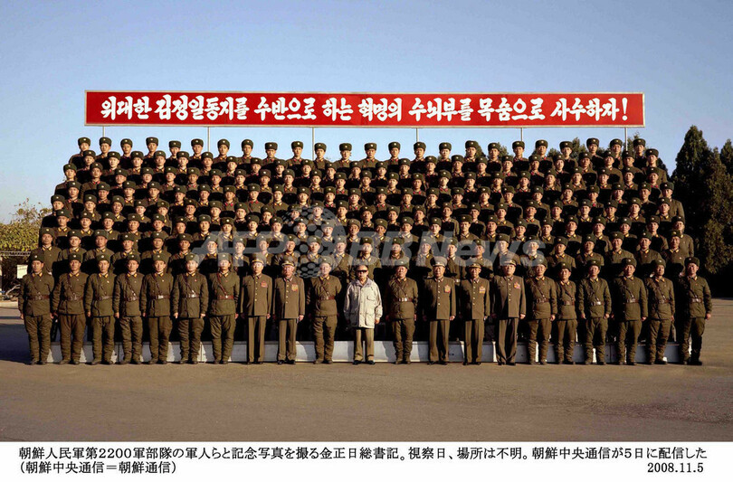 金総書記の写真、影に合成の疑惑 健康悪化説再び