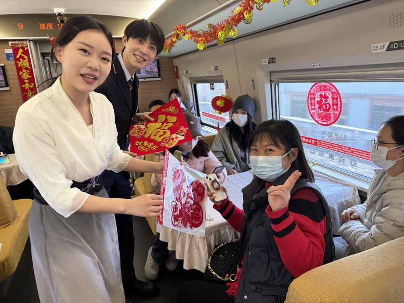 旧暦大みそかの帰省列車で無形文化遺産イベント　中国広東省
