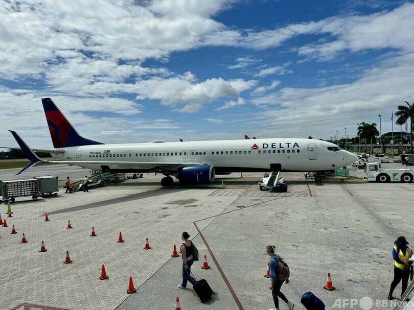 ノーブラで降機させられそうになった女性客、デルタ航空社長との面会要求 米