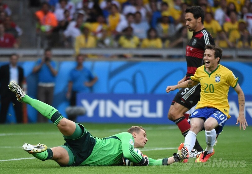 ドイツが7ゴールを奪い決勝へ、ブラジルは歴史的大敗