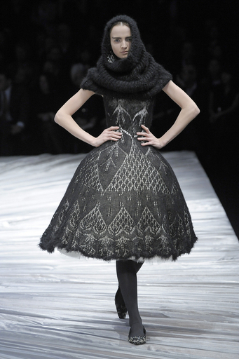 08/09年秋冬パリ・コレクション＞アレキサンダー・マックイーン、新作