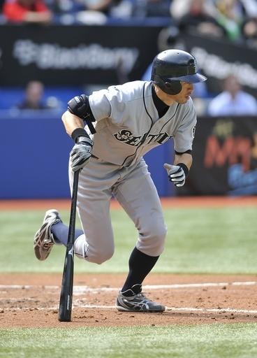 B0044 イチロー 2010年 10年連続200安打達成記念 サインボール ケース