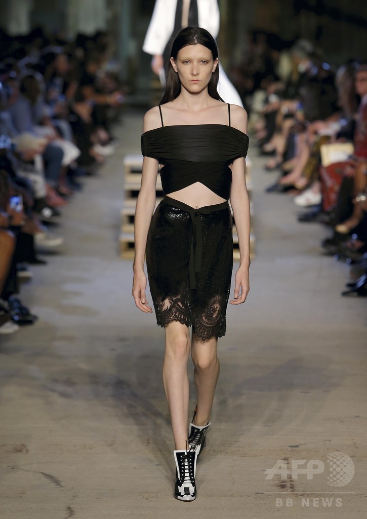 「ジバンシィ」16年春夏コレクション