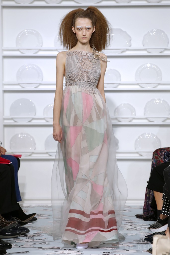 「スキャパレリ」16年春夏パリ・オートクチュール