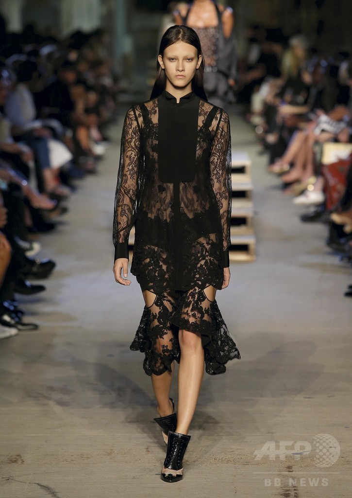 「ジバンシィ」16年春夏コレクション