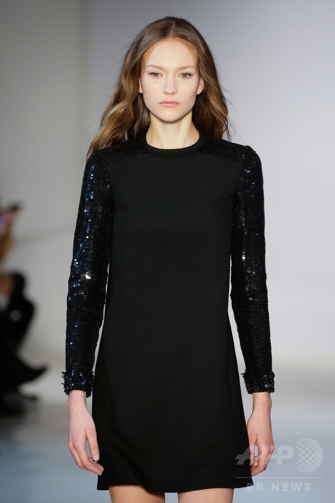 セクシー＆ロックなパーティスタイル、「ジル・スチュアート」15/16年秋冬