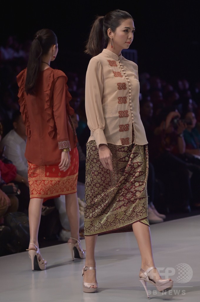 インドネシアでファッションショー、地元デザイナーらが新作発表