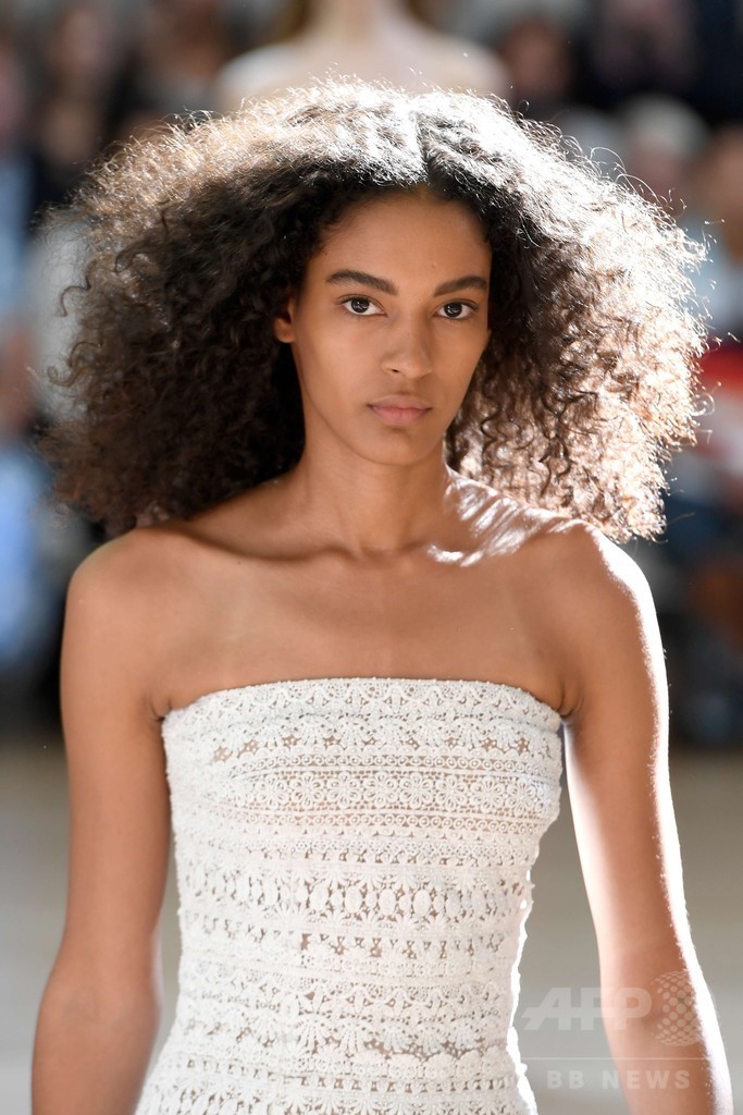 「オスカー・デ・ラ・レンタ」17年春夏