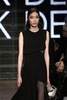 米ニューヨーク市内で発表された「DKNY」15/16年秋冬コレクション（2015年2月15日撮影）。(c)AFP/Getty Images/Neilson Barnard