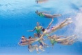 スペイン・バルセロナ（Barcelona）で開催されている第15回世界水泳選手権（15th FINA World Championships）。水中カメラで撮影されたシンクロナイズドスイミング・チームの演技の様子。

チームフリールーティン（FR）決勝で演技する英国の選手（2013年7月26日撮影）。(c)AFP/FRANCOIS XAVIER MARIT