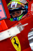 ピットでフリー走行1回目に備えるフェリペ・マッサ。（2008年5月9日撮影）(c)AFP/BERTRAND GUAY
