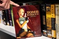 フランス国立図書館のビデオゲーム・アーカイブに収蔵されているビデオゲームソフト「トゥームレイダー2」（2022年8月4日撮影）。(c) BERTRAND GUAY / AFP
