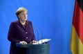 ドイツの首都ベルリンの首相府で、銃撃事件の発生を受けて会見するアンゲラ・メルケル首相（2020年2月20日撮影）。(c)Tobias SCHWARZ / AFP