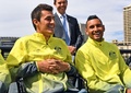 男子テニスの国別対抗戦デビスカップ、ワールドグループ・プレーオフを控え、ドローセレモニーに参加するバーナード・トミック（左）とニック・キリオス（2016年9月15日撮影）。(c)AFP/WILLIAM WEST
