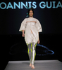 チュニジアの首都チュニス（Tunis）で発表された「Ioannis Guia」09/10年秋冬メンズ・コレクション（2009年4月10日撮影）。(c)AFP/FETHI BELAID