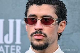 バッド・バニー、スーパーボウル出演決定 トランプ支持者ら猛反発