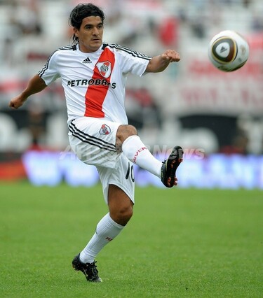 マラドーナ監督 オルテガを親善試合に招集 写真1枚 国際ニュース