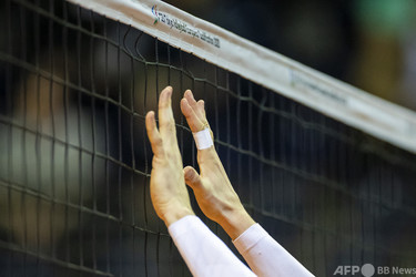 タイ戦で人種差別的しぐさ セルビアのバレー選手に出場停止処分 写真1