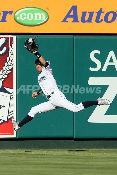 イチロー、10年連続でゴールドグラブ賞受賞 写真1枚 国際ニュース 