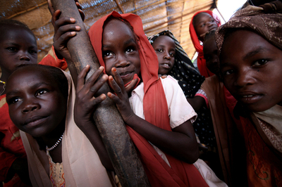 ダルフールで食糧支援中の国連契約ドライバー3人が殺害される