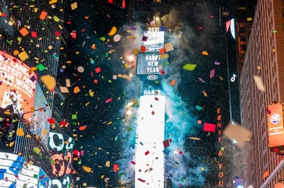 米NYタイムズスクエア、少人数で新年迎える