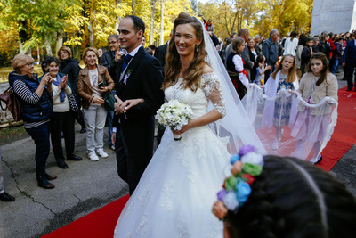 旧ユーゴスラビア王家の「王子」、ひっそりと結婚式