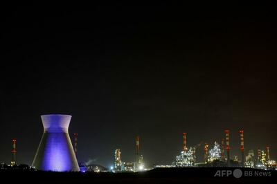 イスラエル北部の製油所にイランのミサイル着弾か 報道