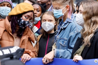  トゥンベリさん、英ロンドンで抗議活動 化石燃料への融資中止訴え