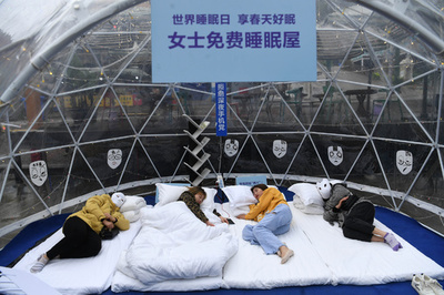 中国で新職業「寝かせ師」が登場 不眠に悩む若者らをサポートするが課題も