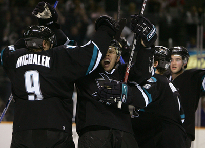 ＜06-07NHL＞シャークス 4連勝中のレッドウィングスを大量得点で降す - 米国