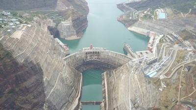 中国の白鶴灘水力発電所 発電ユニットの半分以上が稼働中