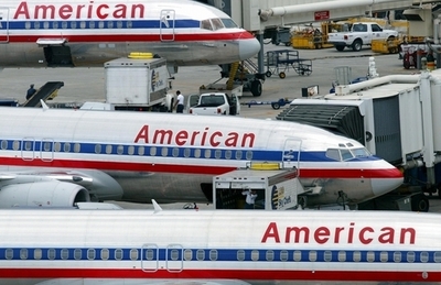 アメリカン航空機、全裸男の危険行為で緊急着陸