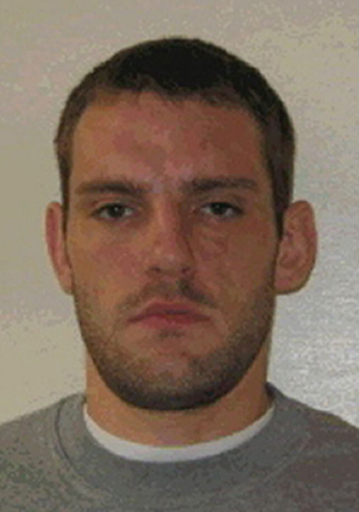 英国の脱獄囚、フェースブック更新まめに逃走中