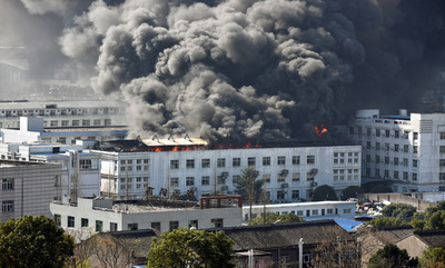 中国・浙江省の靴工場で火災