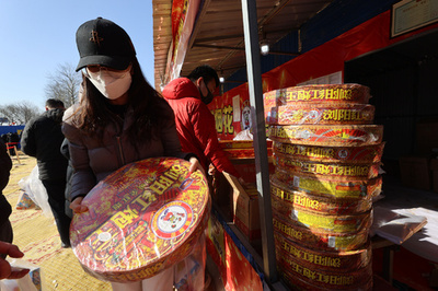 春節に爆竹はアリかナシか？ 「脱コロナ」の中国で議論に