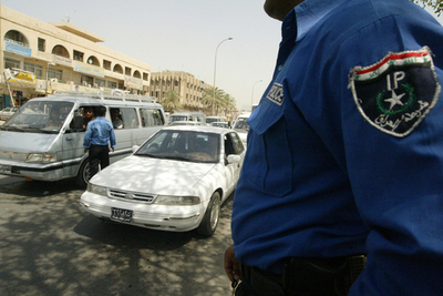 イラク警察の制服を着た武装兵が英国人5人を誘拐