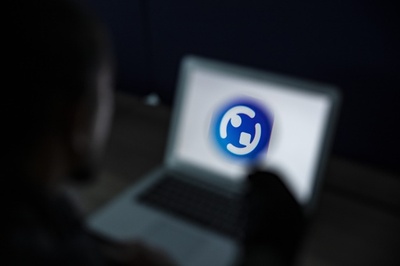 中東発の人気アプリ、UAE政府の監視ツールか AppleとGoogleが配信停止