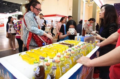 ミカン風味のソーダ、モモ味のジュース… 中国で懐かしの食品復活の背景