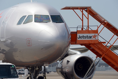 豪旅客機エンジンにクリップボード置き忘れ…吸い込まれたまま離陸