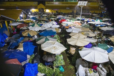 国会議員に620万円支給、コロナ禍の大盤振る舞いに批判の声 ウガンダ