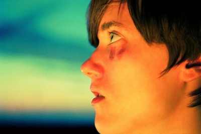 ライアン・マッギンレー国内美術館初大規模個展、16日から