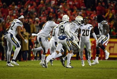 チャージャーズがPO進出、終盤の猛追でチーフスに逆転勝利