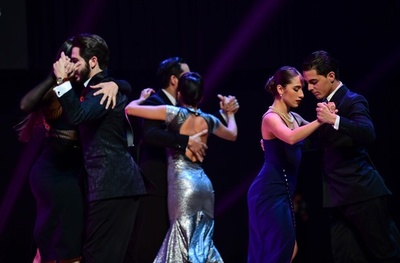 世界タンゴ選手権、ロシア男性出場者が女性パートナーを殴り失格