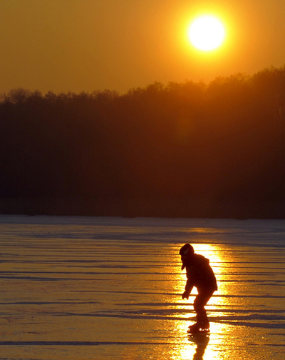 ライブカメラで日没眺めていた女性、遭難中の男性を発見 ドイツ