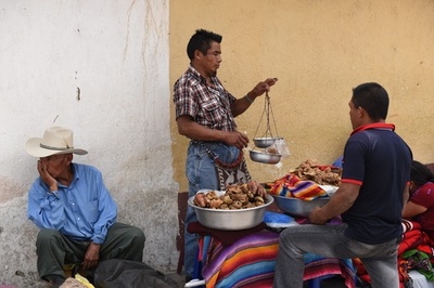 強盗容疑者らに火をつけて3人殺害 グアテマラ、群衆が私刑