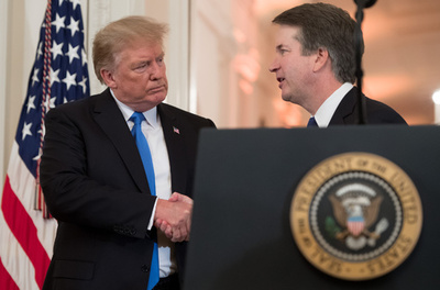 カバノー氏女性暴行疑惑、トランプ氏「米国の若い男性にとって怖い時代」