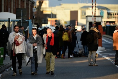 ベルギー空港爆発、「突然皆が床に…」 乗客が恐怖語る