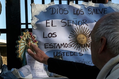 アルゼンチン潜水艦、消息絶った直後に「異音」 酸素は尽きたか