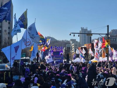 国際女性デーの前日…韓国で女性大会、「弾劾広場に立った女性たち」を表彰